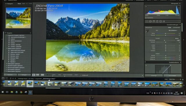 Computer-Monitor zur Bildbearbeitung mit der Oberfläche von Adobe Lightroom